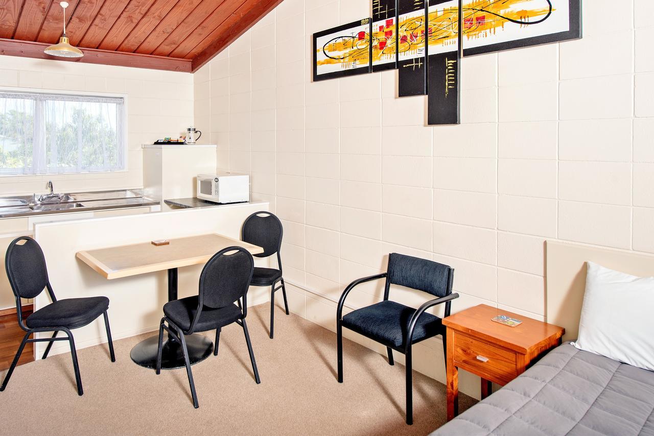 Tourist Court Motel Whakatane Bagian luar foto