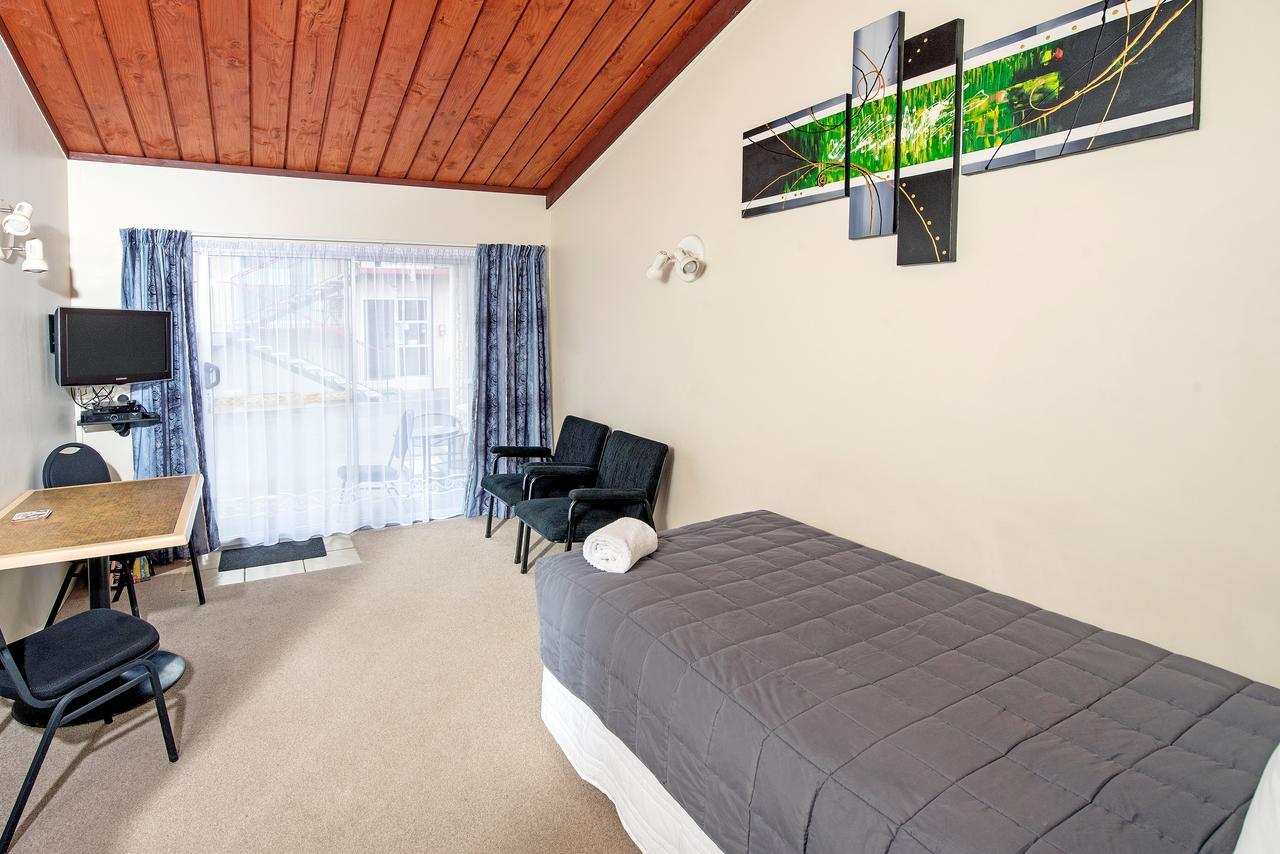 Tourist Court Motel Whakatane Bagian luar foto