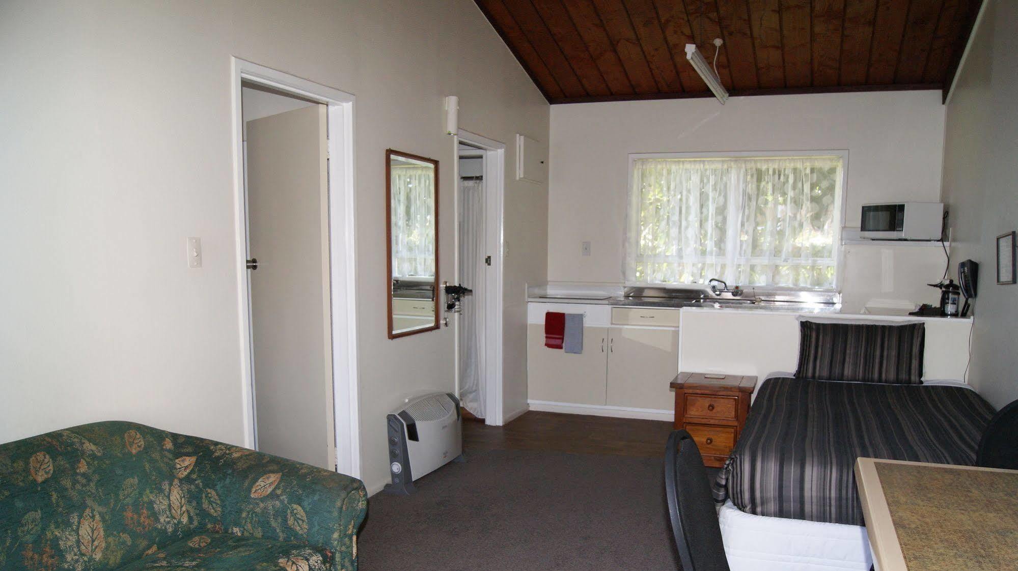 Tourist Court Motel Whakatane Bagian luar foto