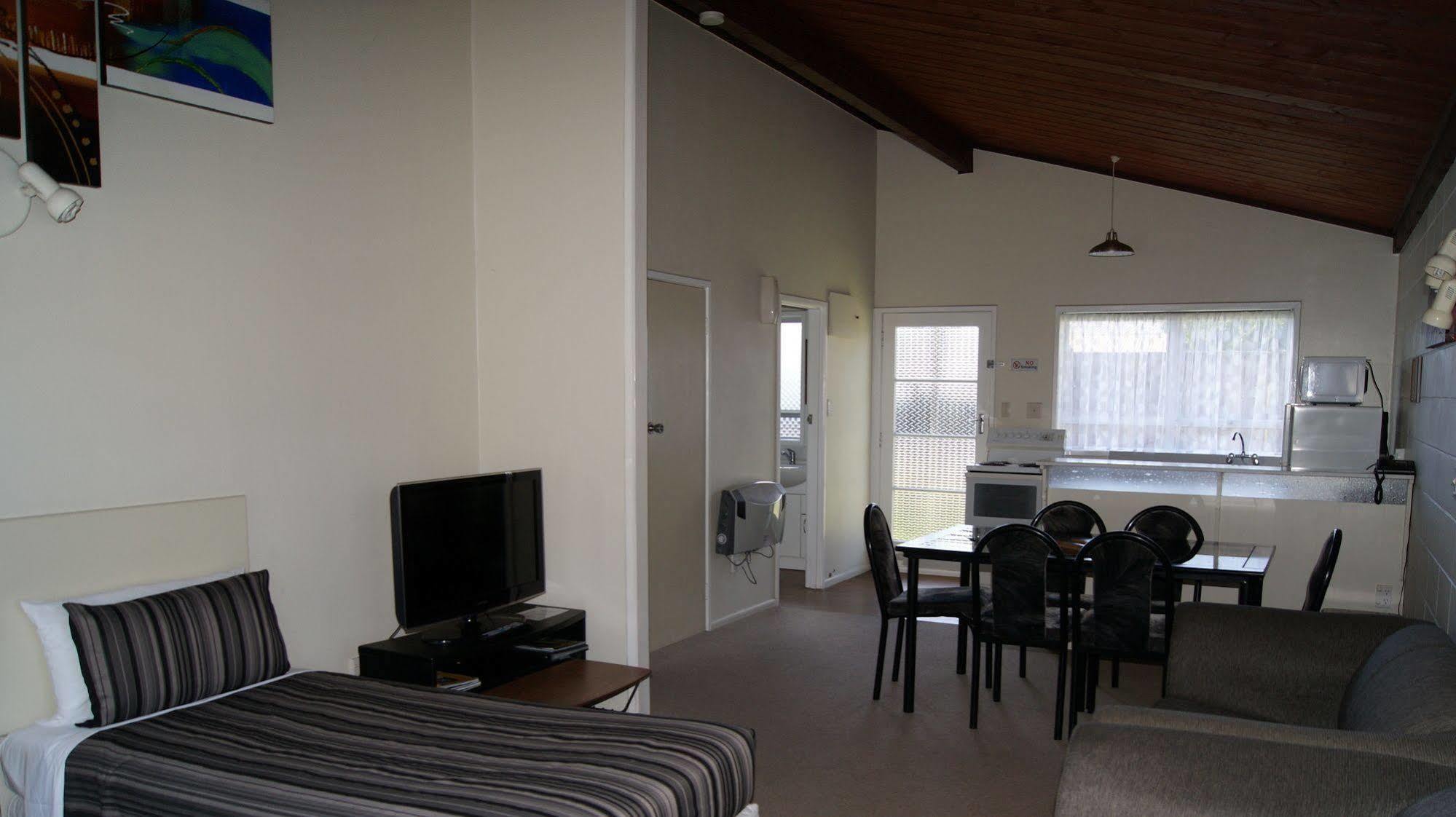 Tourist Court Motel Whakatane Bagian luar foto