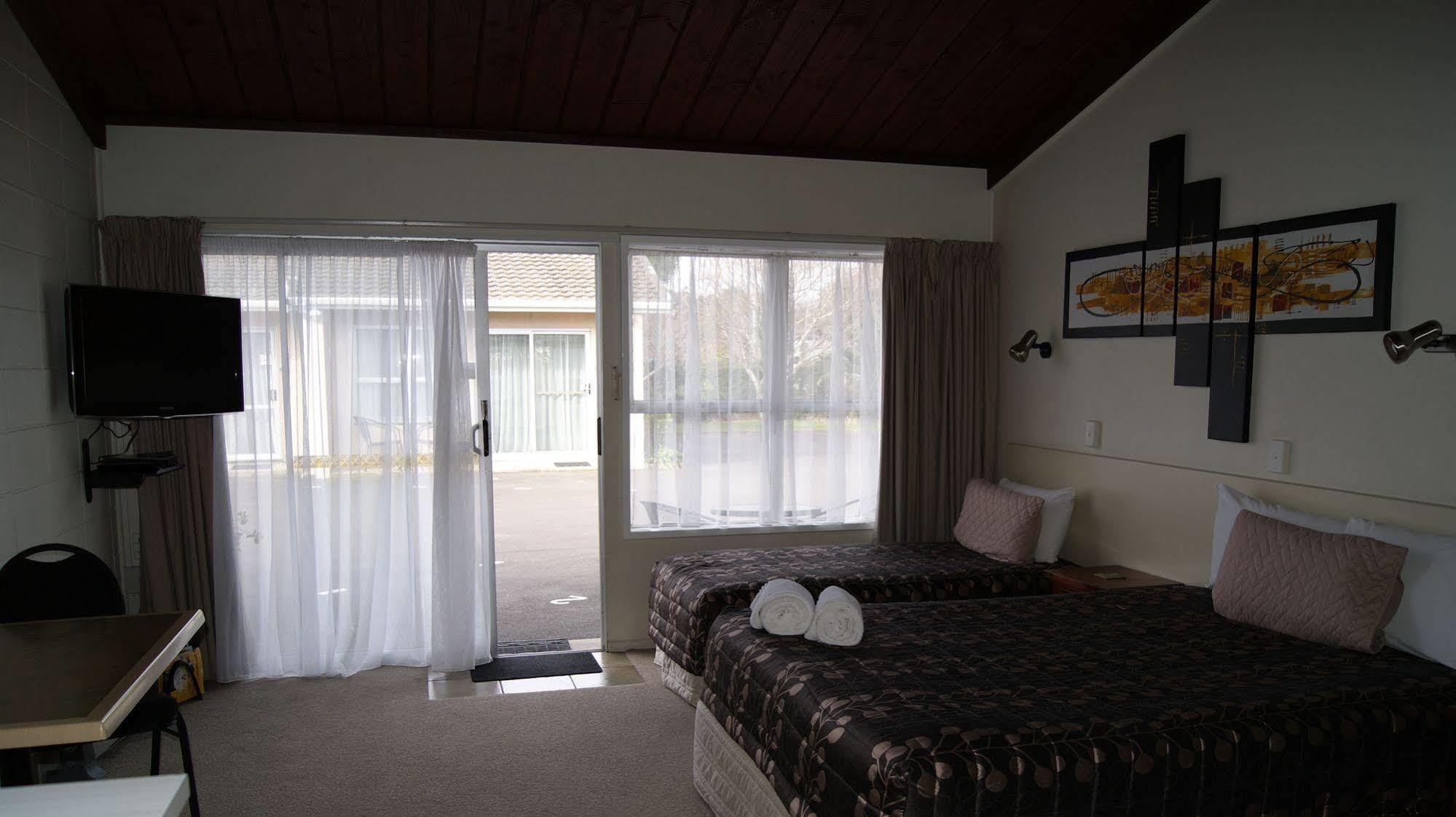 Tourist Court Motel Whakatane Bagian luar foto
