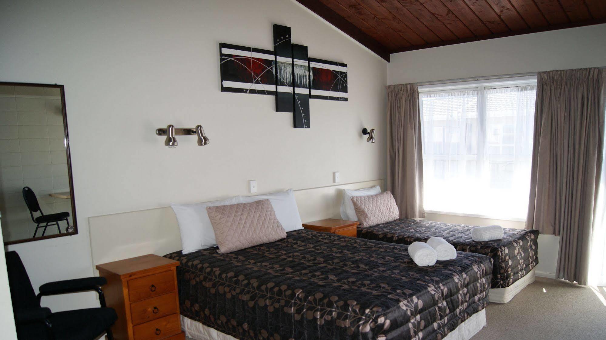 Tourist Court Motel Whakatane Bagian luar foto