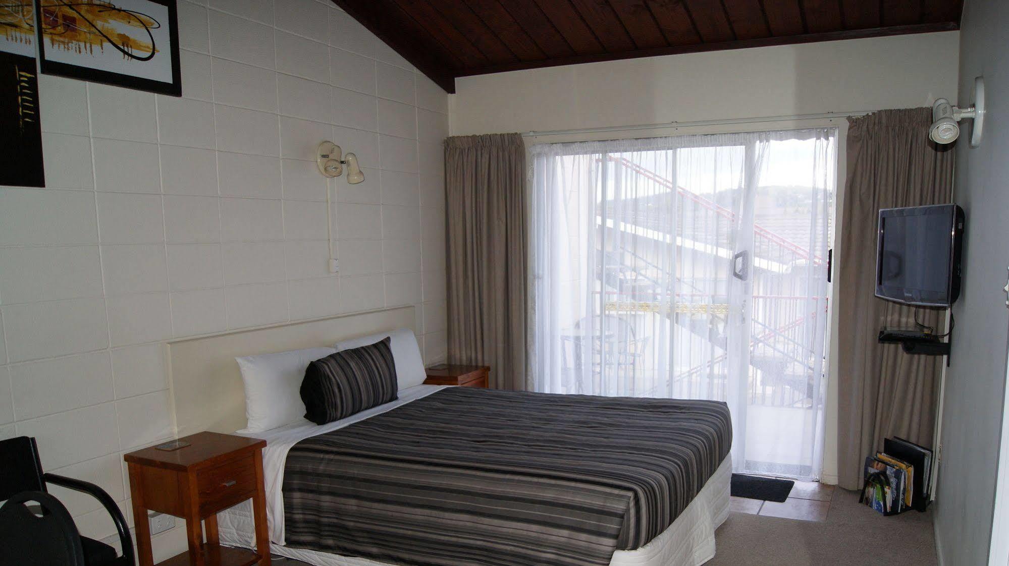 Tourist Court Motel Whakatane Bagian luar foto