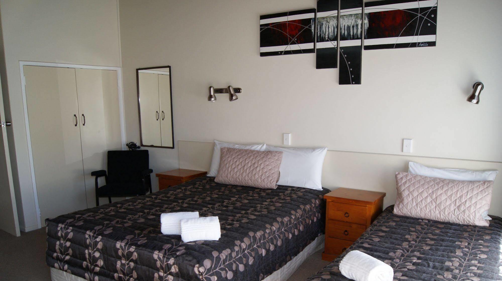 Tourist Court Motel Whakatane Bagian luar foto
