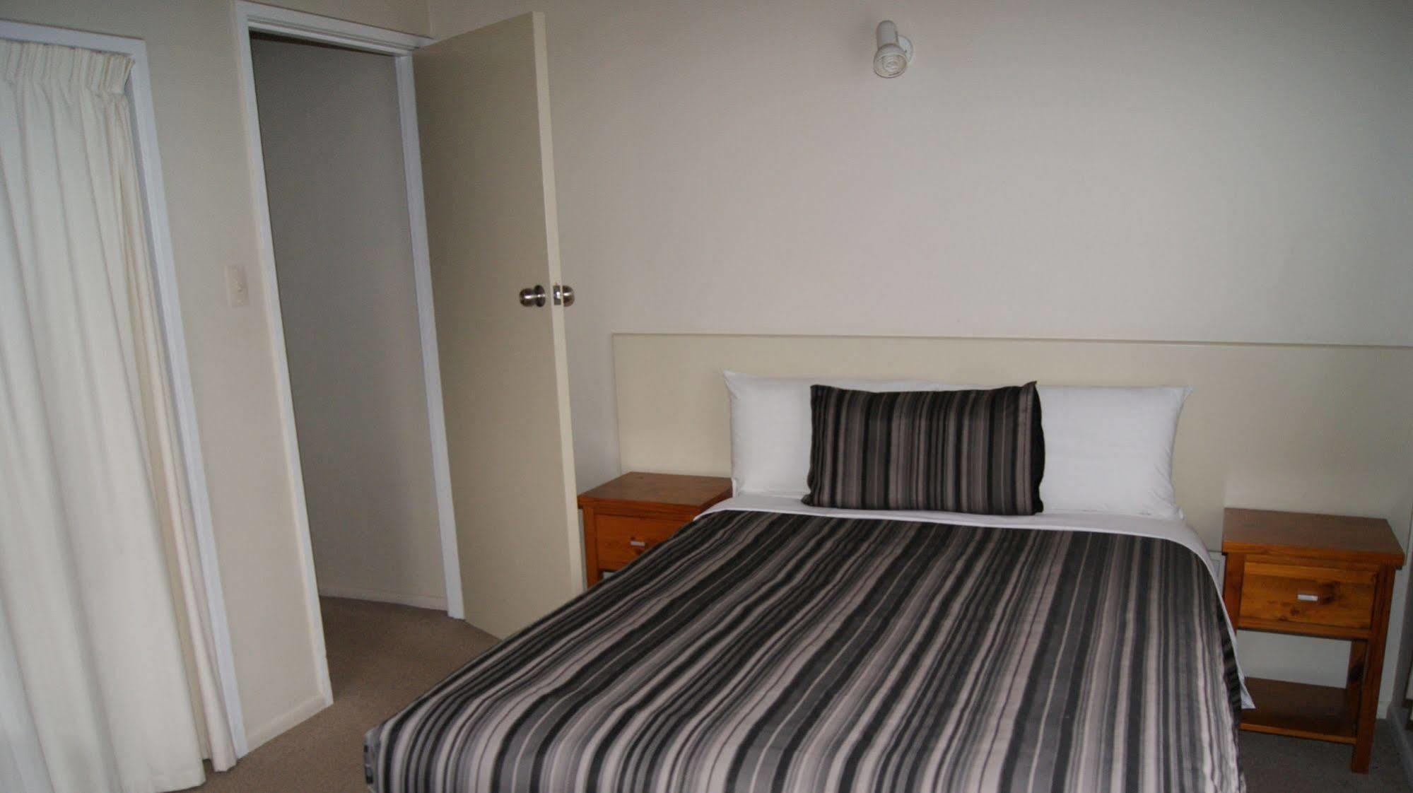 Tourist Court Motel Whakatane Bagian luar foto