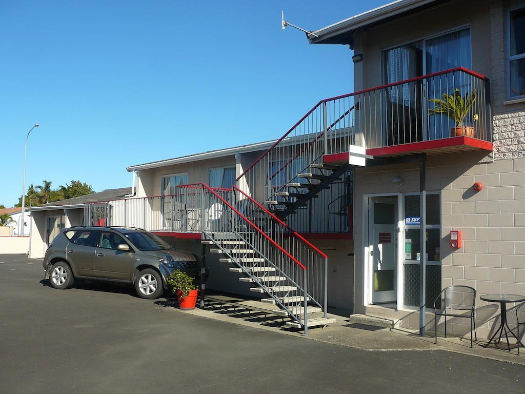 Tourist Court Motel Whakatane Bagian luar foto